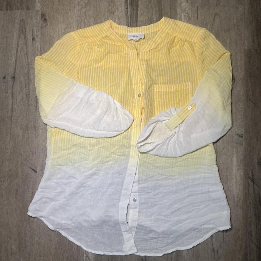 Yellow and white striped button up shirt with a relaxed fit. Size: M